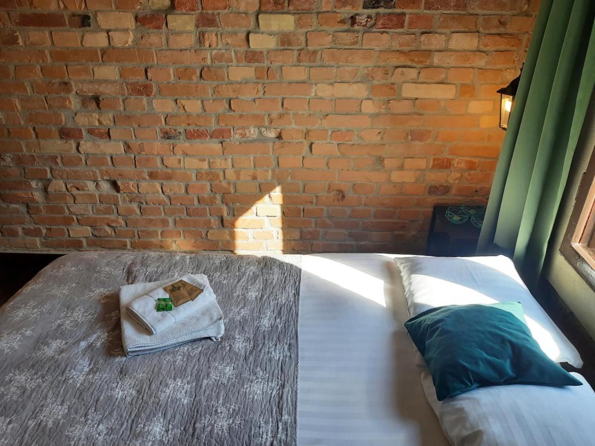 Ceglana I Witrazowa Komnata Apartment Thorn
