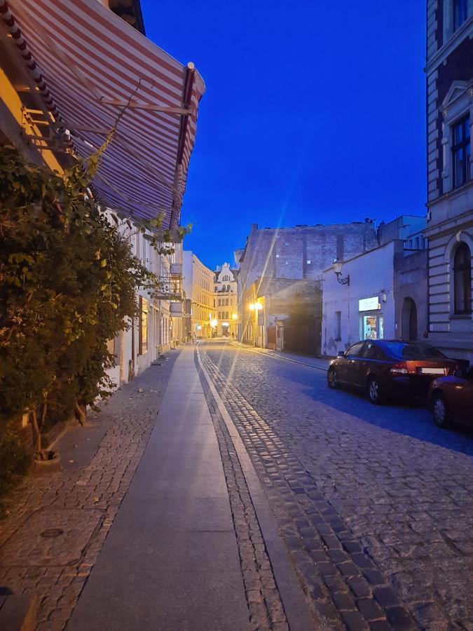 Ceglana I Witrazowa Komnata Thorn